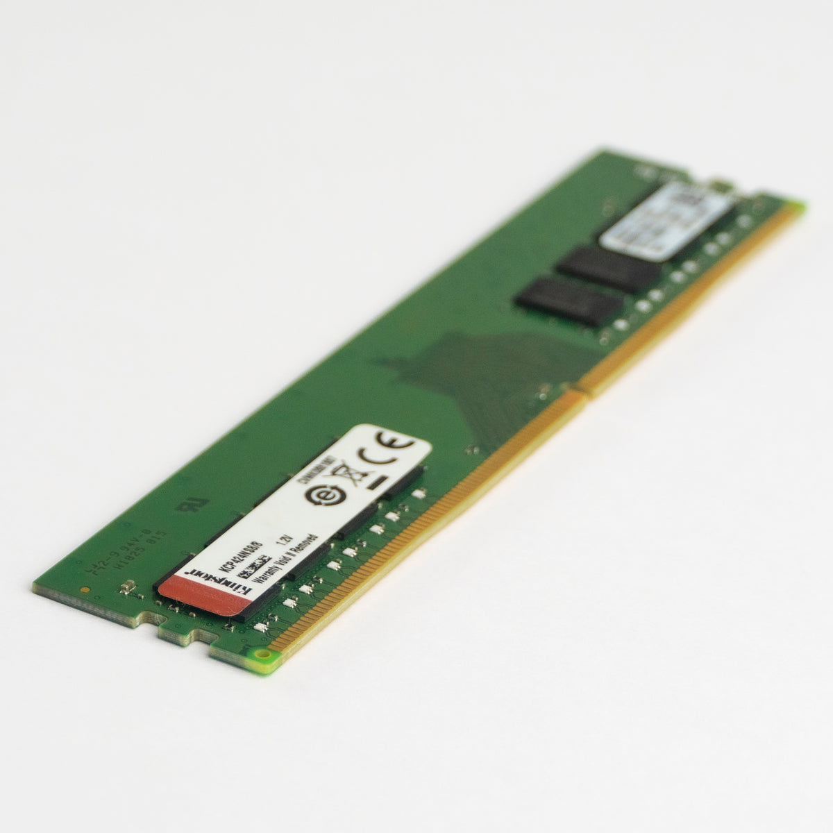 Numero de parte KCP424NS8/8 impreso en etiqueta oficial de memoria RAM Kingston